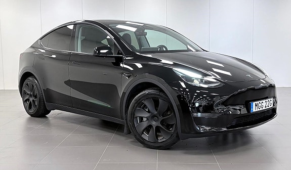 Tesla Model Y 3 of 16