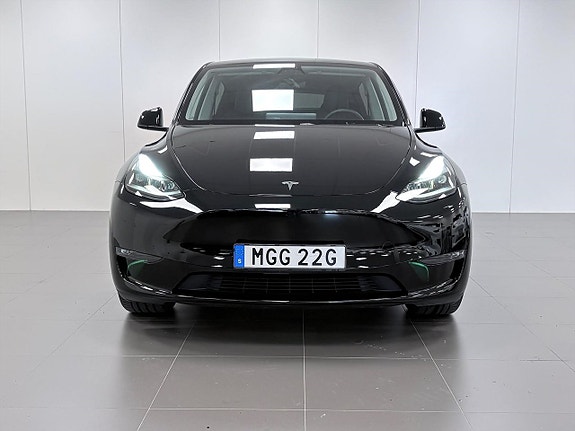 Tesla Model Y 4 of 16