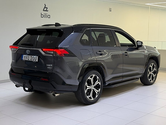 Toyota RAV4 4 of 23