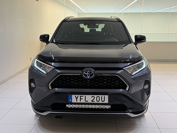 Toyota RAV4 2 of 23