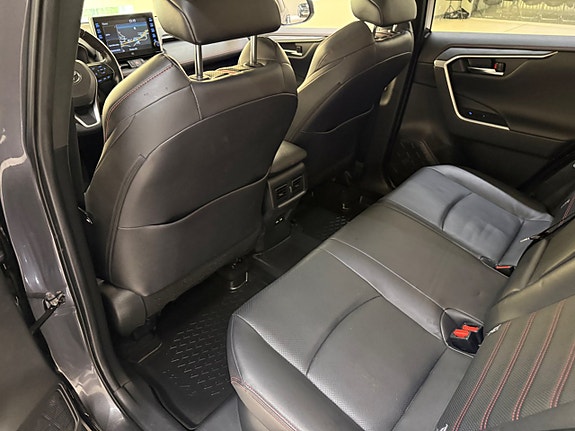 Toyota RAV4 18 of 23