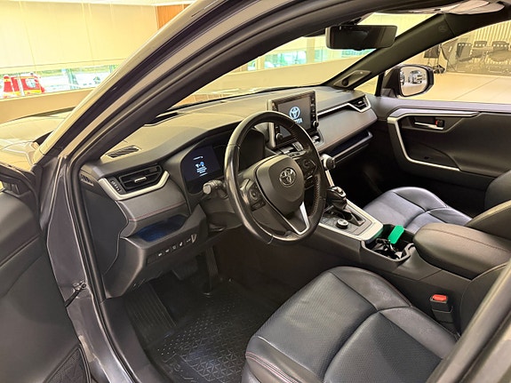 Toyota RAV4 10 of 23