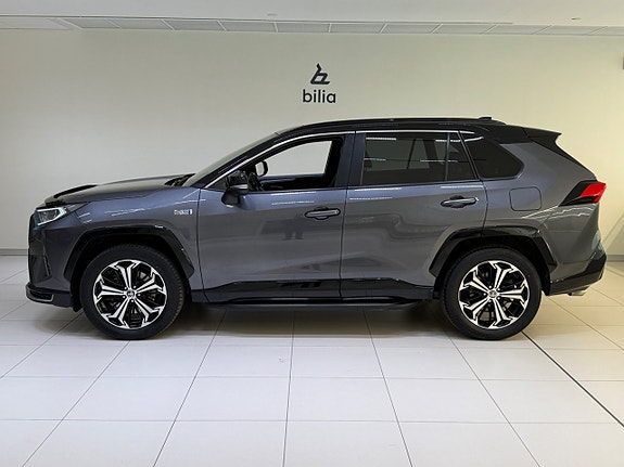 Toyota RAV4 3 of 23