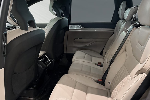 Volvo EX90 8 of 30