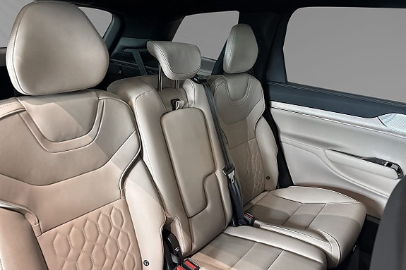Volvo EX90 11 of 30