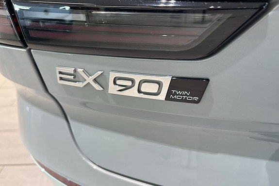 Volvo EX90 12 of 30
