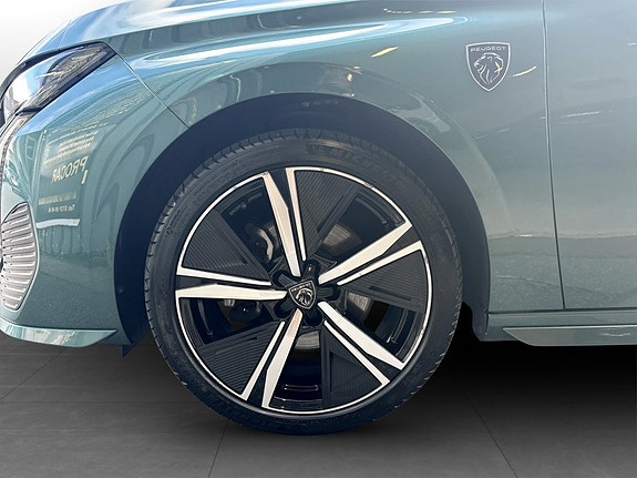 Peugeot 308 SW 14 of 16