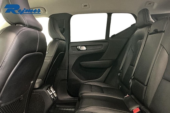 Volvo XC40 13 of 18
