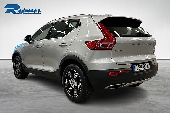 Volvo XC40 2 of 18