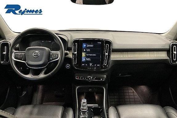 Volvo XC40 7 of 18