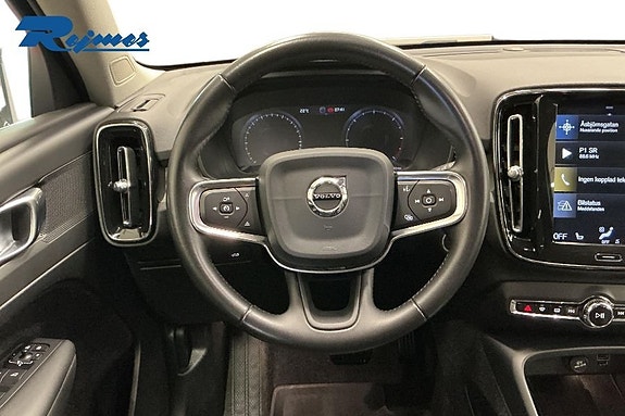 Volvo XC40 8 of 18