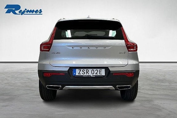Volvo XC40 4 of 18