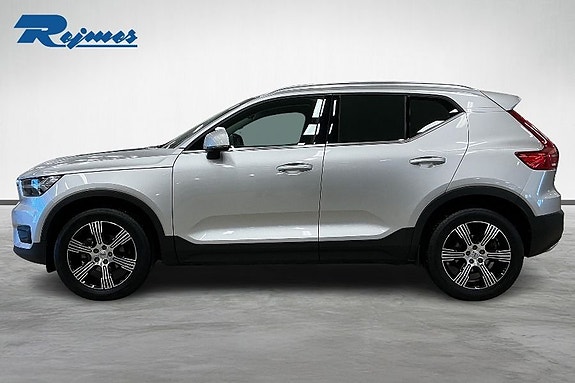 Volvo XC40 3 of 18