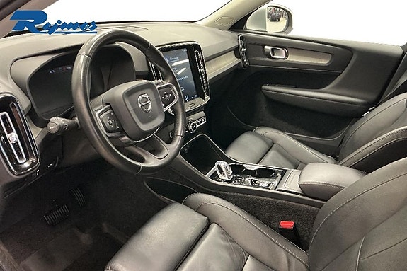 Volvo XC40 6 of 18