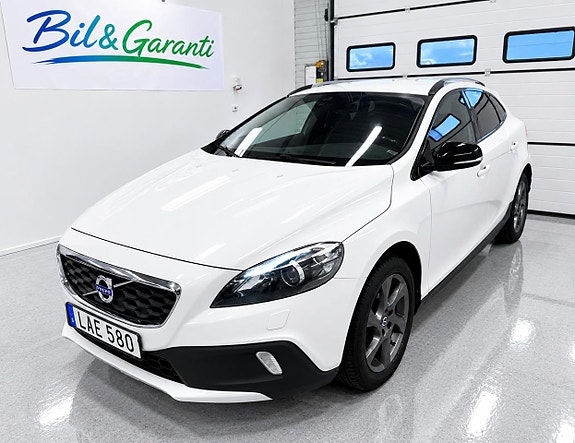 Volvo V40 Cross Country 2 of 10