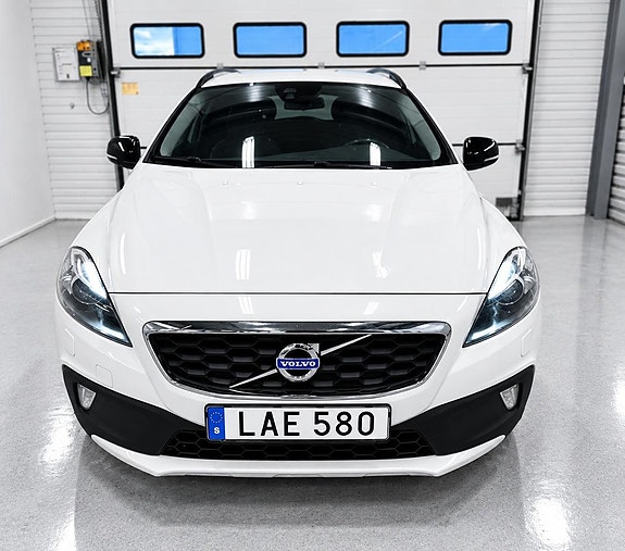 Volvo V40 Cross Country 3 of 10