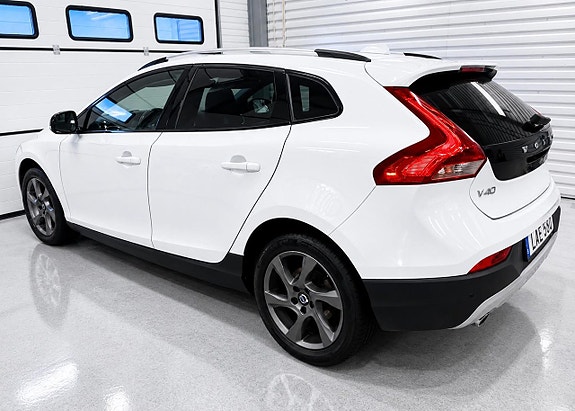 Volvo V40 Cross Country 8 of 10