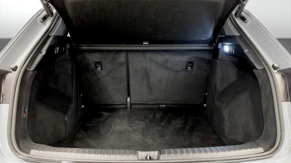Audi Q4 e-tron 8 of 17