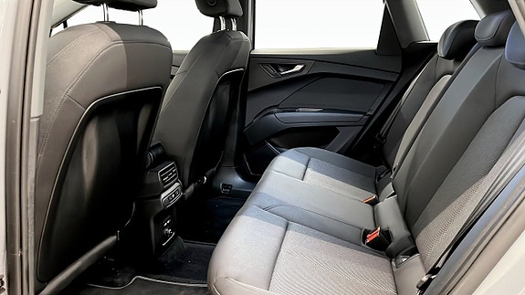 Audi Q4 e-tron 11 of 17
