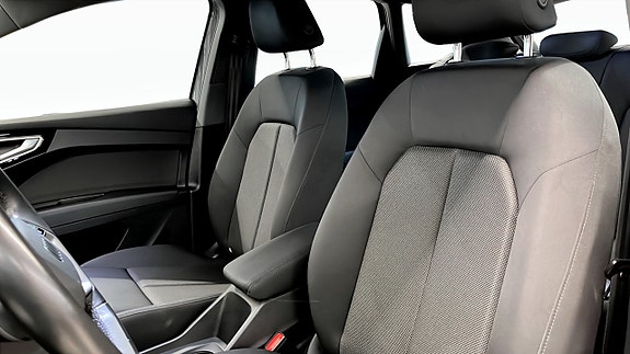 Audi Q4 e-tron 10 of 17