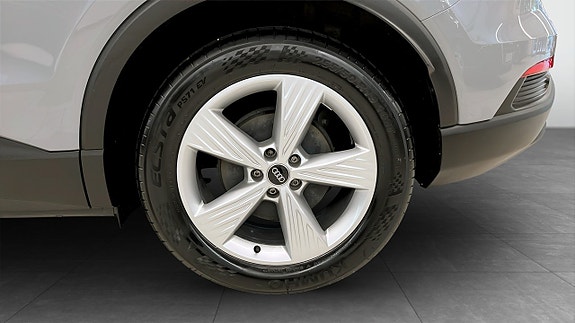Audi Q4 e-tron 6 of 17