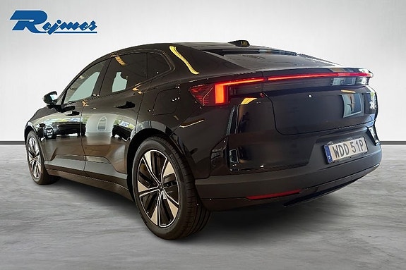 Polestar 4 2 of 23