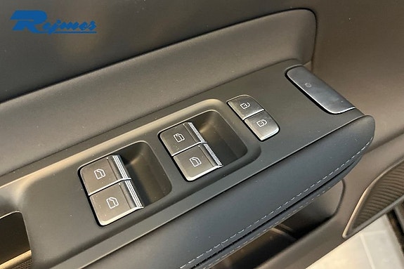 Polestar 4 6 of 23