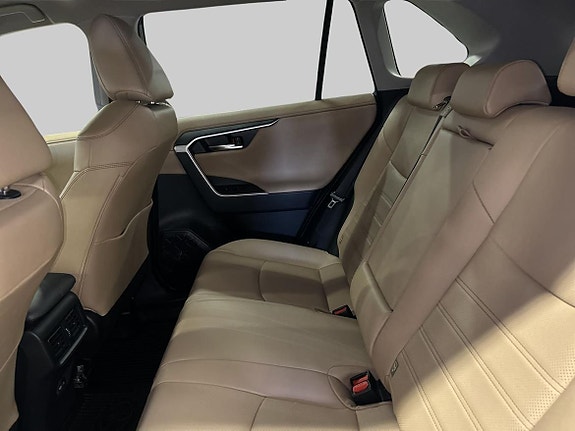 Toyota RAV4 11 of 21