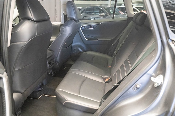 Toyota RAV4 16 of 21