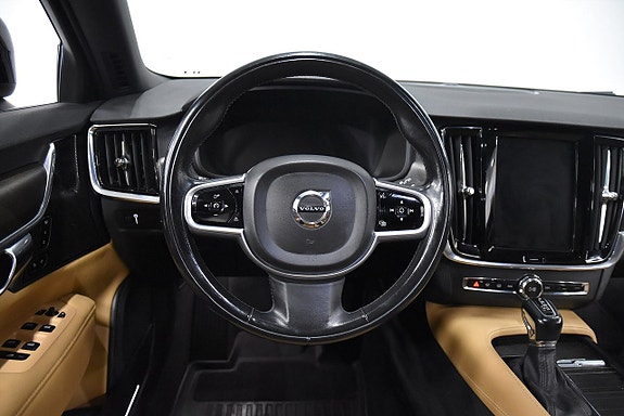 Volvo V90 Cross Country 2 of 29