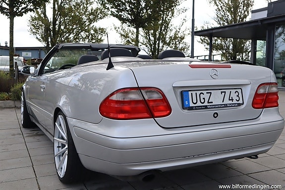 Mercedes-Benz CLK320 6 of 14