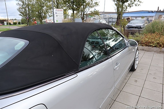 Mercedes-Benz CLK320 13 of 14