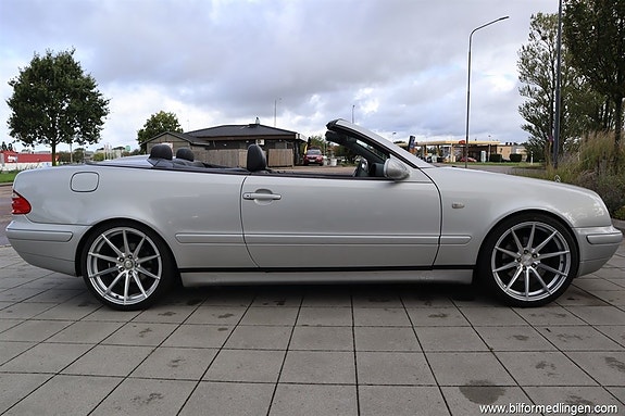 Mercedes-Benz CLK320 4 of 14