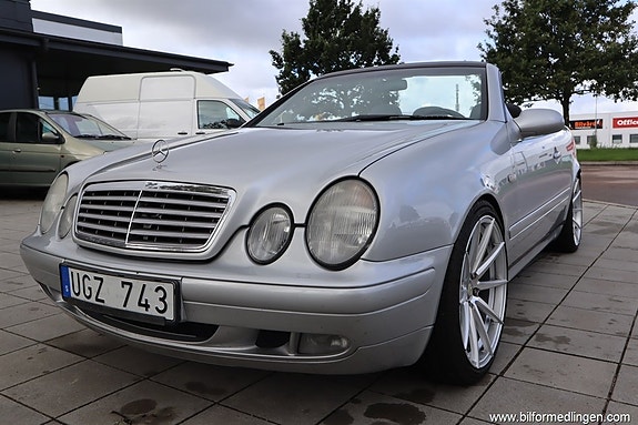 Mercedes-Benz CLK320 2 of 14