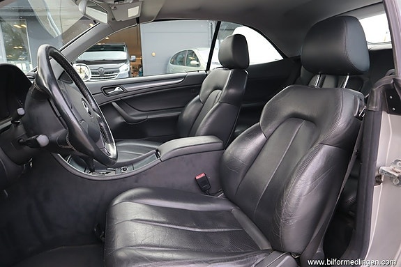 Mercedes-Benz CLK320 9 of 14
