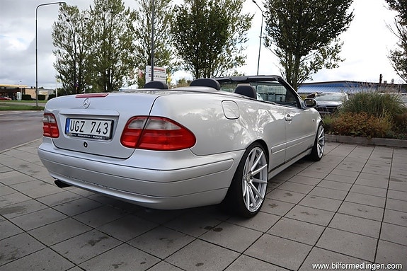Mercedes-Benz CLK320 5 of 14