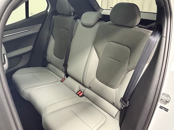 Volvo EX30 16 of 20