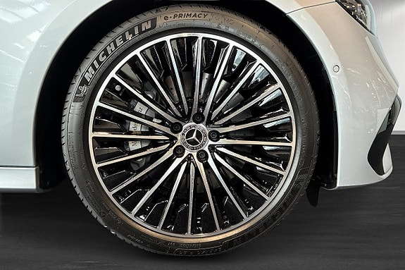 Mercedes-Benz E300 5 of 12
