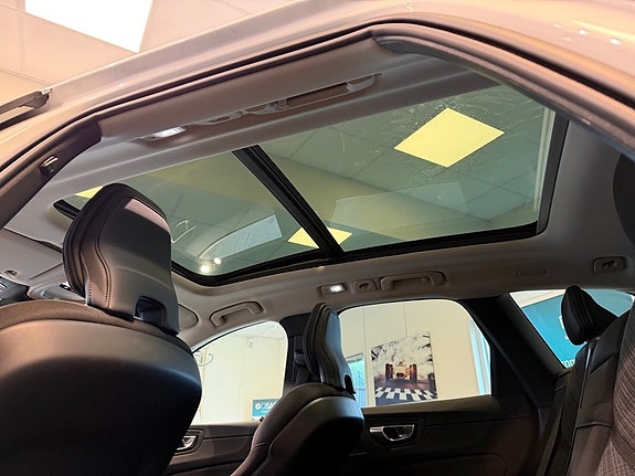 Volvo XC60 20 of 28