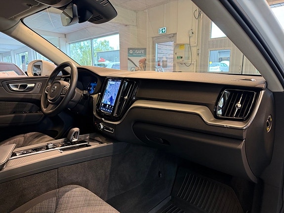 Volvo XC60 9 of 28
