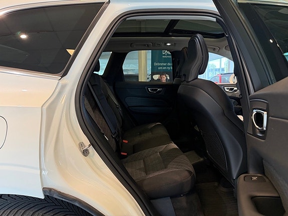 Volvo XC60 23 of 28