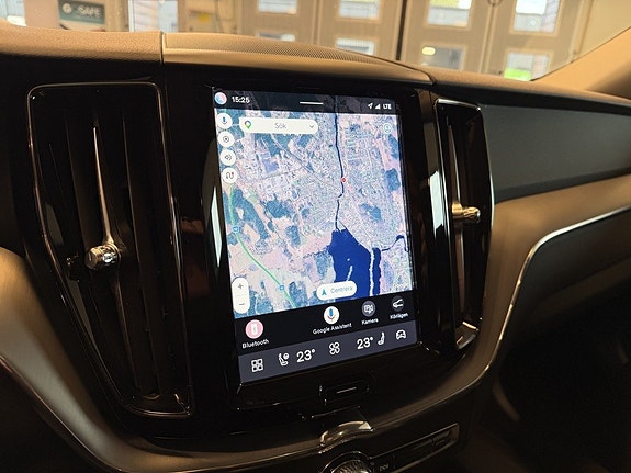 Volvo XC60 13 of 28