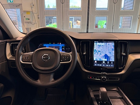 Volvo XC60 8 of 28