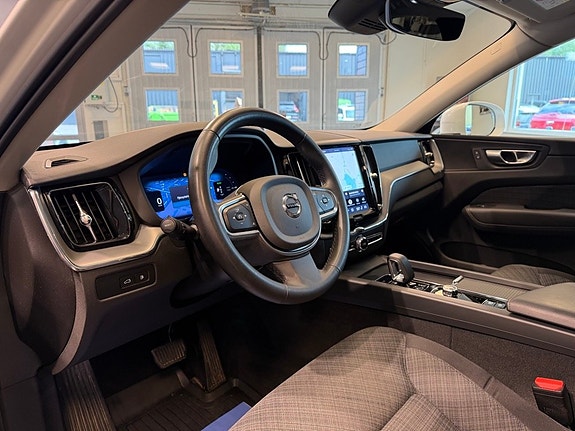Volvo XC60 7 of 28