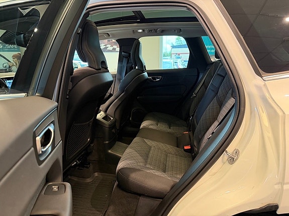 Volvo XC60 24 of 28