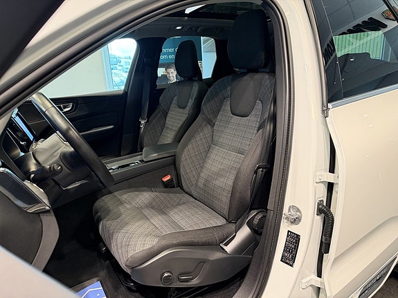 Volvo XC60 10 of 28