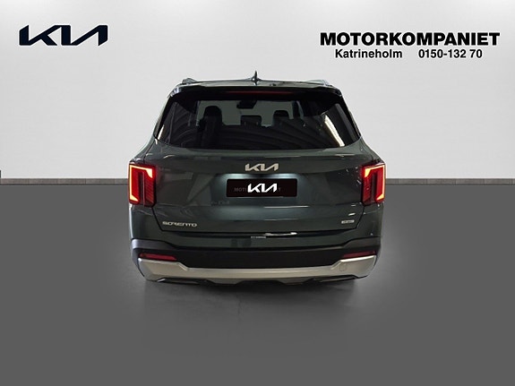 Kia Sorento 5 of 17