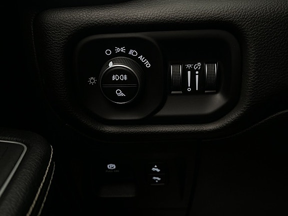 Dodge RAM 1500 13 of 30