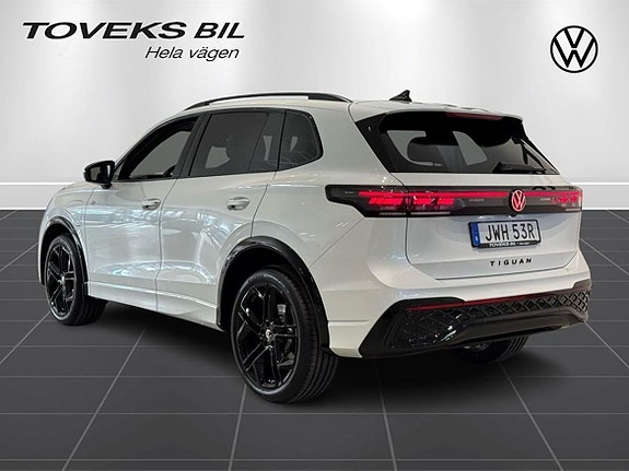 Volkswagen Tiguan 3 of 23