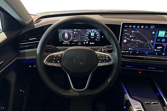 Volkswagen Passat 12 of 25
